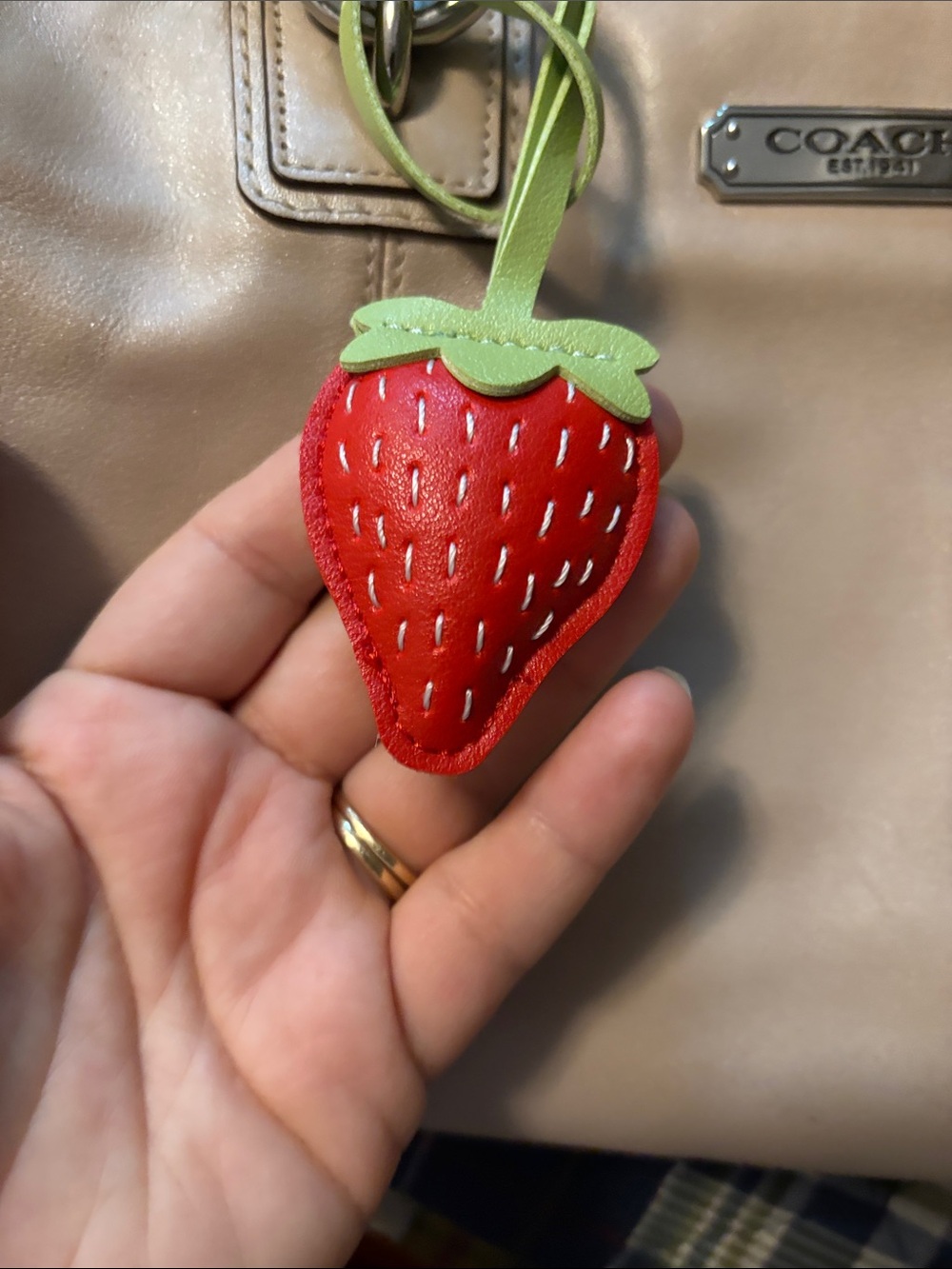 Strawberry Bag Charm Wrist Strap - Red & Green - Picture 4 of 4